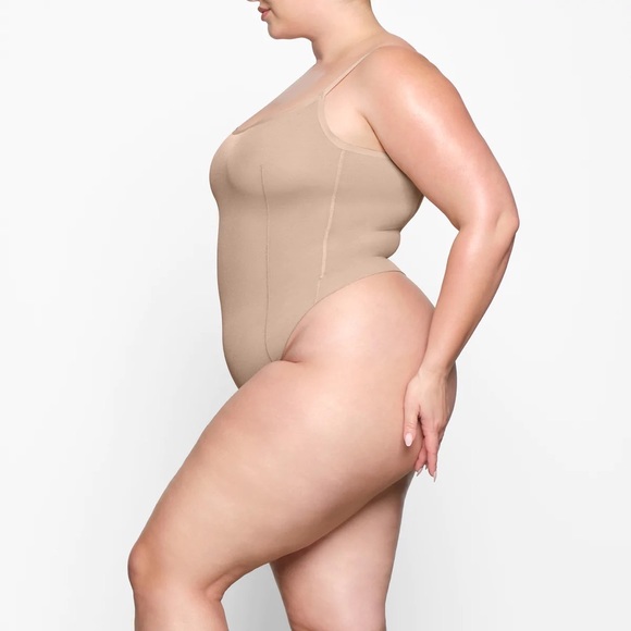SKIMS SHEER SCULPT THONG BODYSUIT - Picture 3 of 7